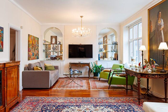 3 Bedroom Flat For Sale In Ross Court, Putney Hill, SW15