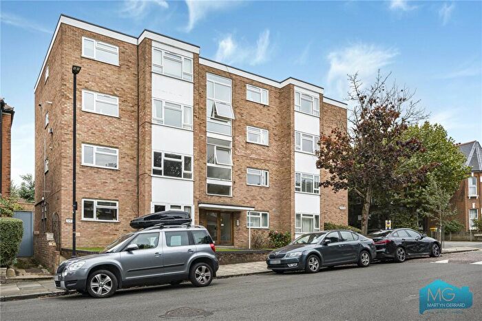 2 Bedroom Apartment For Sale In Muswell Road, London, N10