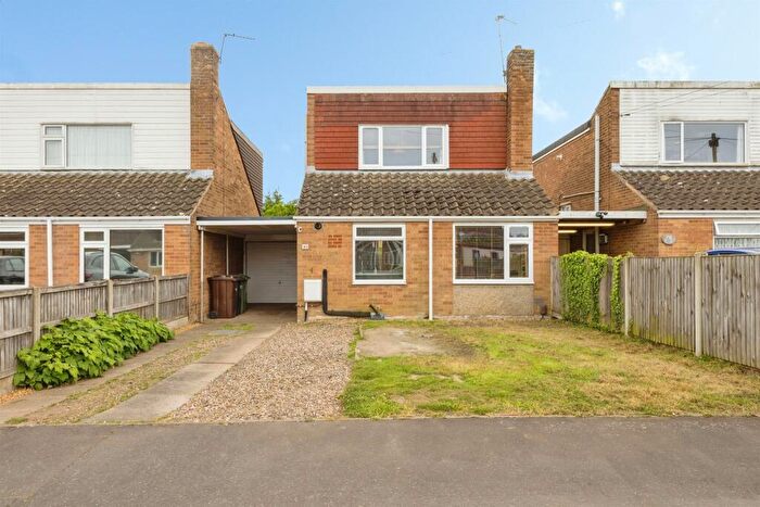 3 Bedroom Link Detached House For Sale In Meadow Way, Norwich, NR6