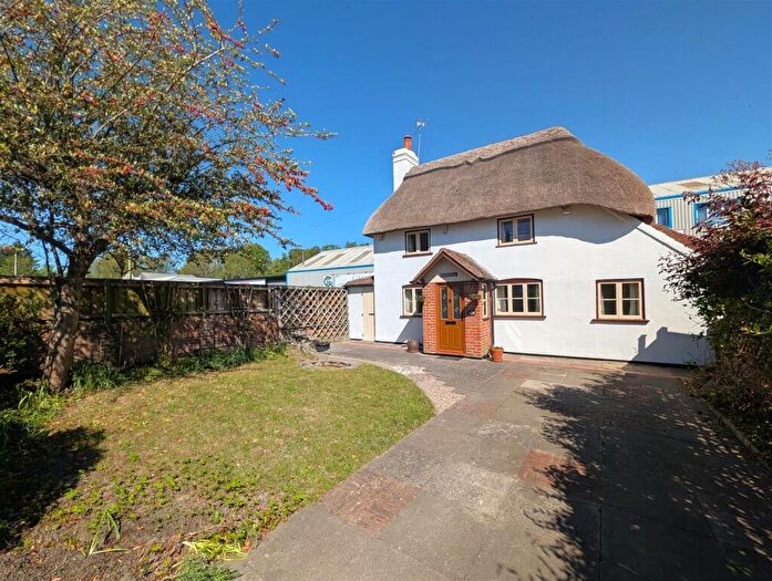 2 Bedroom Detached House For Sale In Worting Road, Basingstoke, RG22