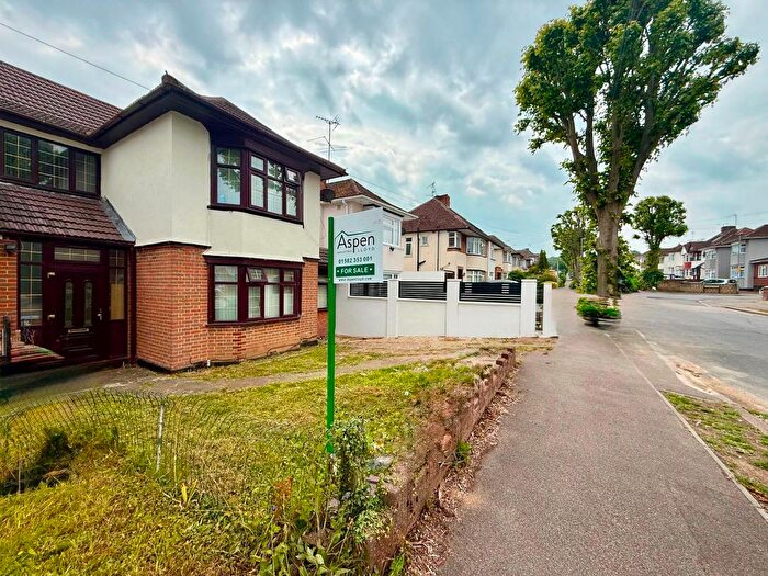 6 Bedroom Detached House To Rent In Halfway Avenue, Luton, LU4