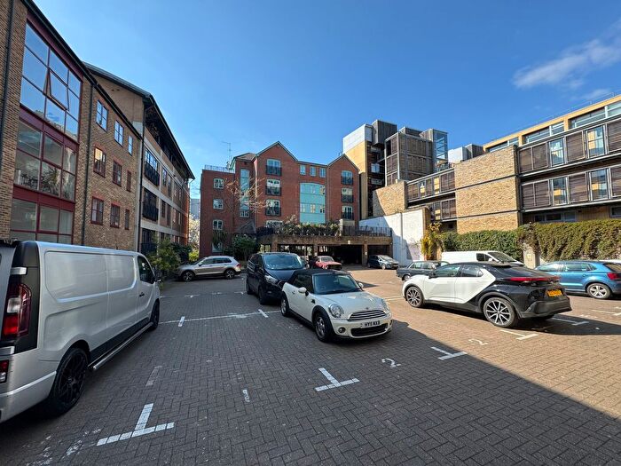 1 Bedroom Flat To Rent In Baltic Place, Shoreditch, N1