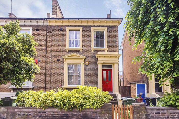 2 Bedroom Flat To Rent In Loughborough Road, London, SW9