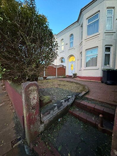 6 Bedroom Semi Detached House For Sale In Manchester Road, Denton, Manchester, Lancashire, M34