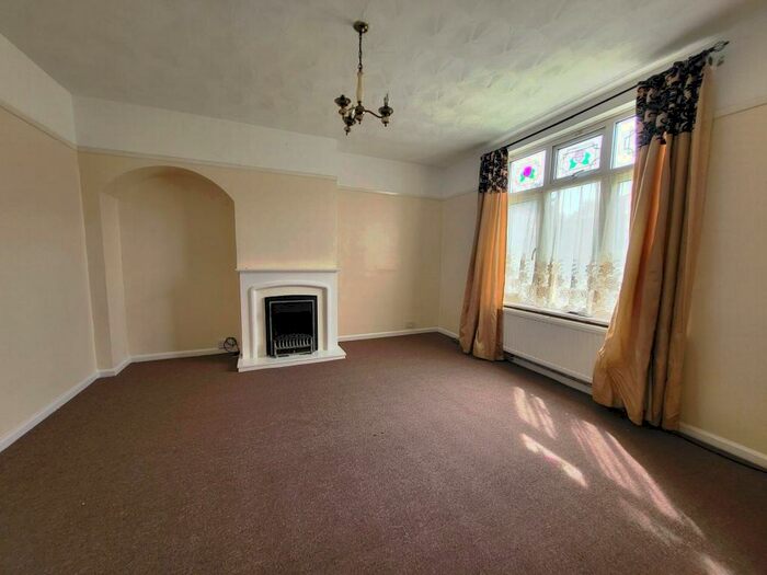 2 Bedroom House To Rent In Bentry Road, Dagenham, RM8