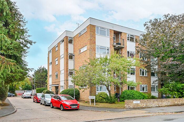 2 Bedroom Flat For Sale In Uxbridge Road, Surbiton, Kingston Upon Thames, KT1