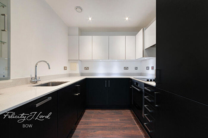 2 Bedroom Apartment For Sale In Axio Way, London, E3