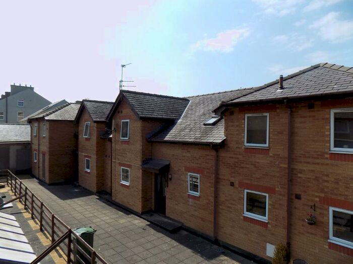 1 Bedroom Apartment To Rent In High Street, Bangor, Gwynedd, LL57