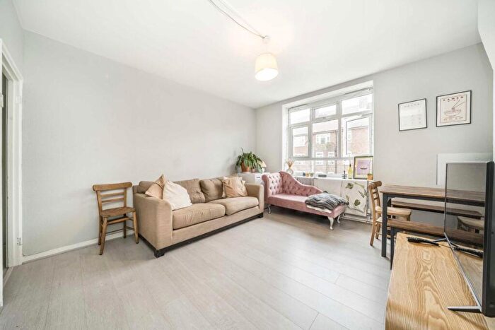 3 Bedroom Flat To Rent In Homerton Road, Hackney, E9