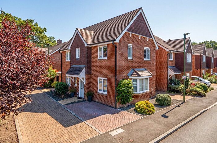 3 Bedroom Detached House For Sale In Daux Avenue, Billingshurst, RH14