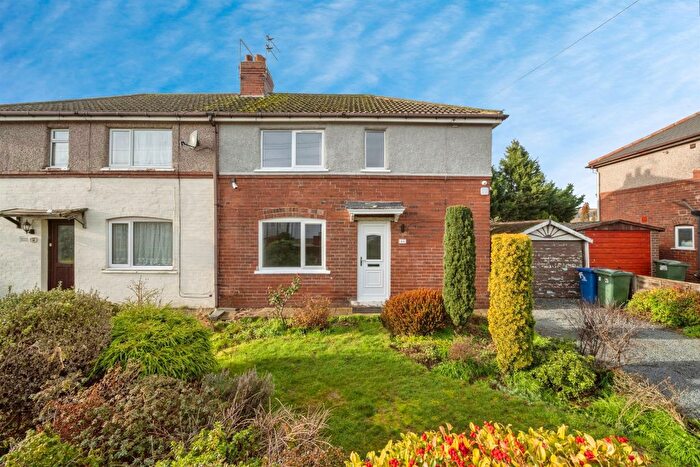 3 Bedroom Semi-Detached House For Sale In Rowena Avenue, Edenthorpe, Doncaster, DN3