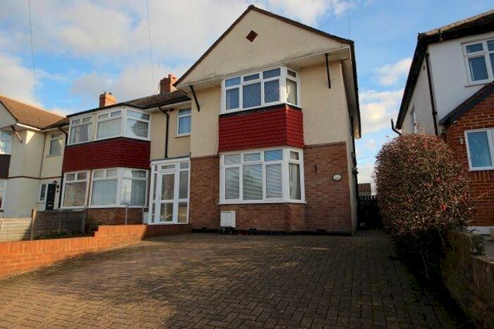 3 Bedroom Property To Rent In Newlands Way, Chessington, KT9