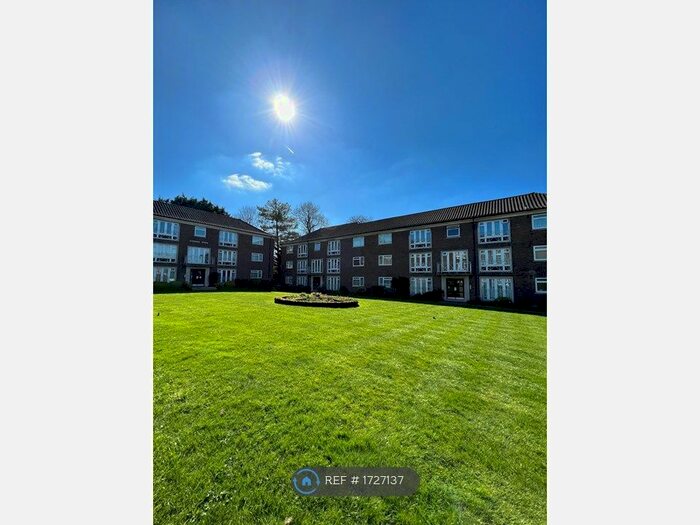 2 Bedroom Flat To Rent In Lynden Hyrst, Croydon, CR0