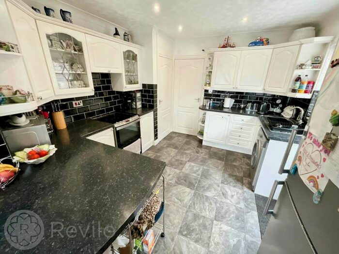 2 Bedroom Semi-Detached House For Sale In Cliff Hill Road, Shaw, OL2