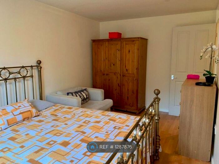 1 Bedroom Maisonette To Rent In Ely Close, Toothill SN5