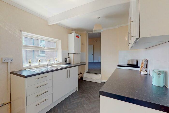 3 Bedroom Flat To Rent In Stuart Terrace, Gateshead, NE10