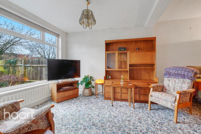 3 Bedroom Semi Detached House For Sale In Chase Way, London, N14