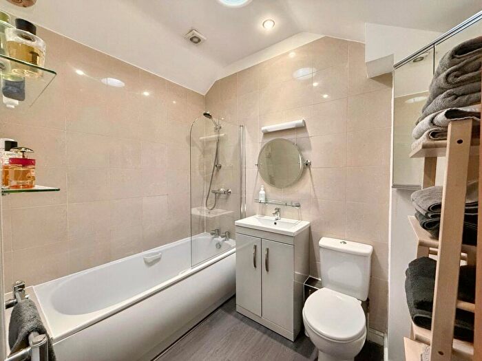 3 Bedroom Town House For Sale In Trafford Road, Alderley Edge, SK9