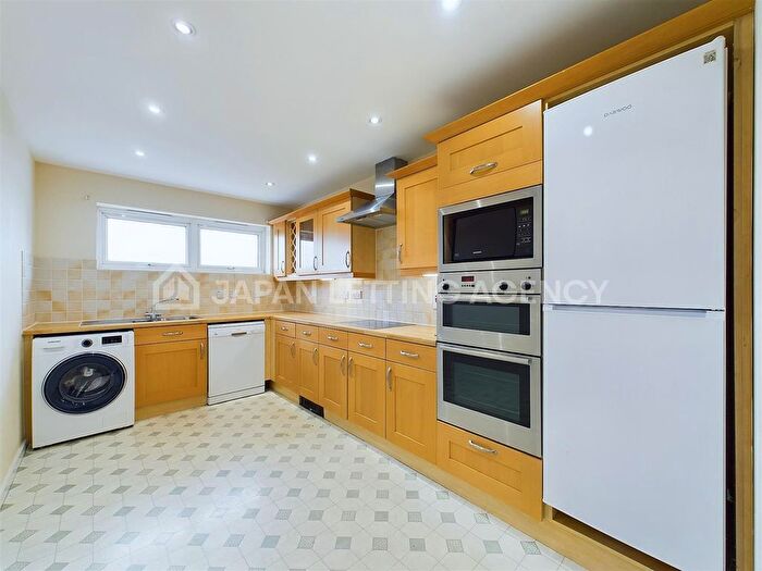 2 Bedroom Flat To Rent In Buckley House, Uxbridge Road, W3