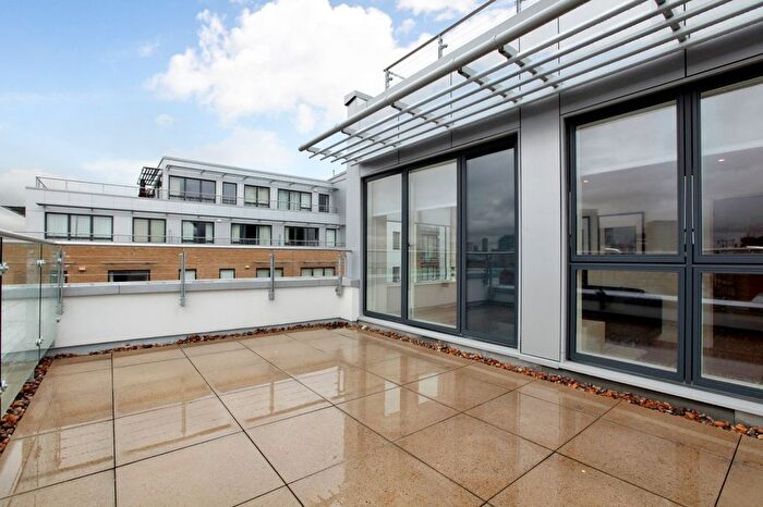 2 Bedroom Flat To Rent In Caspian Wharf, Seven Sea Gardens, Bow, London, E3
