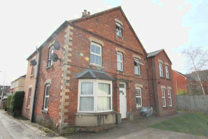 2 Bedroom Flat To Rent In Livingstone Road, Newbury, RG14