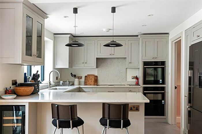 6 Bedroom Terraced House For Sale In Thirsk Road, London, SW11