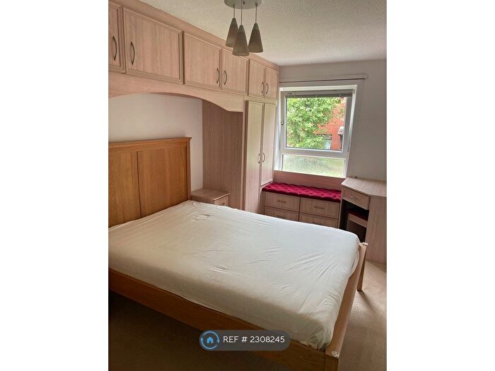 3 Bedroom Flat To Rent In Karol Path, Glasgow, G4