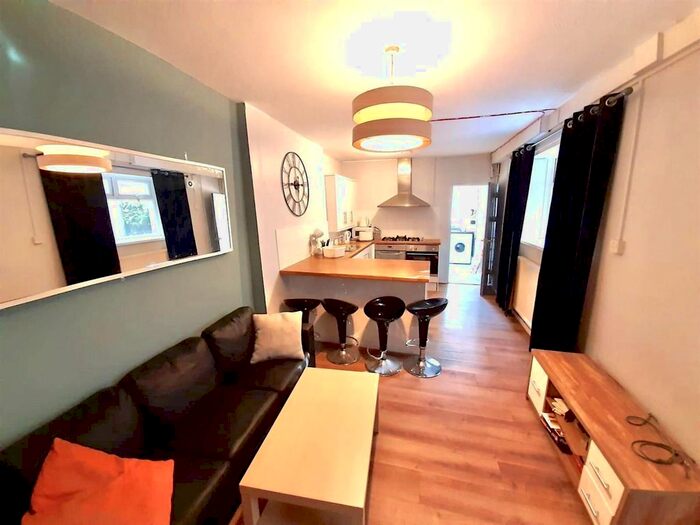 7 Bedroom Terraced House To Rent In Brunswick Street, Swansea, SA1