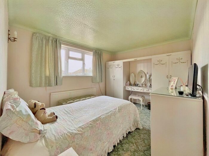 3 Bedroom Semi-Detached House For Sale In Larkhill Road, Abingdon, OX14