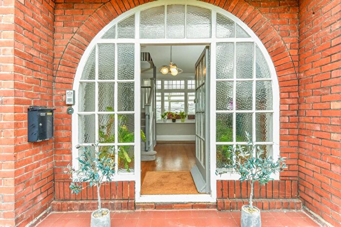 5 Bedroom Detached House For Sale In London Road, Cosham, Portsmouth, PO6