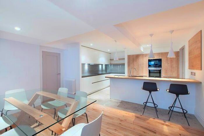 2 Bedroom Apartment To Rent In / Hamilton Place, Stockbridge, Edinburgh, EH3