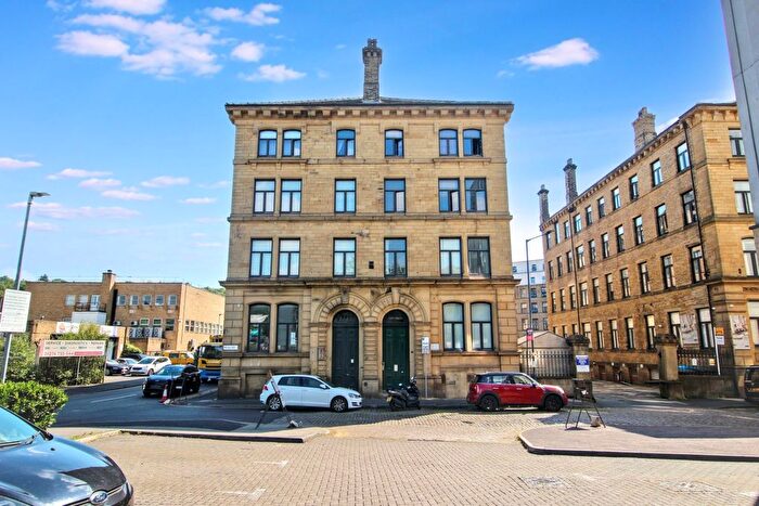 2 Bedroom Flat For Sale In Apartment, - Mill Street, Bradford, BD1