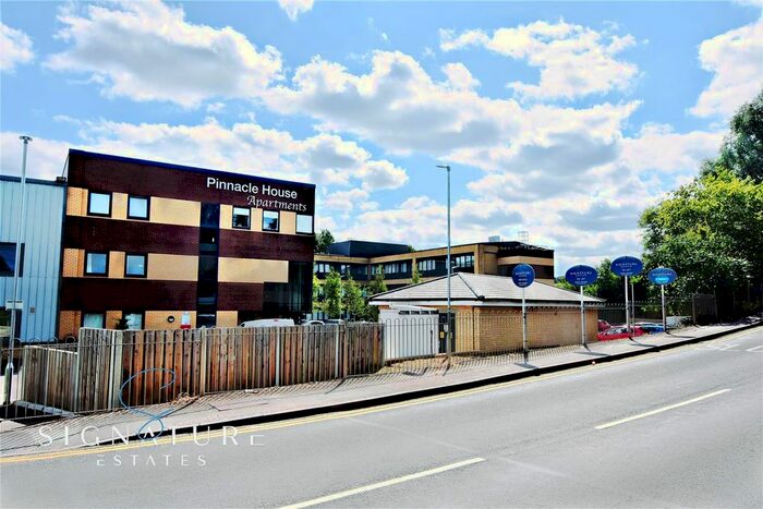 1 Bedroom Flat To Rent In Home Park Mill Link, Kings Langley, WD4