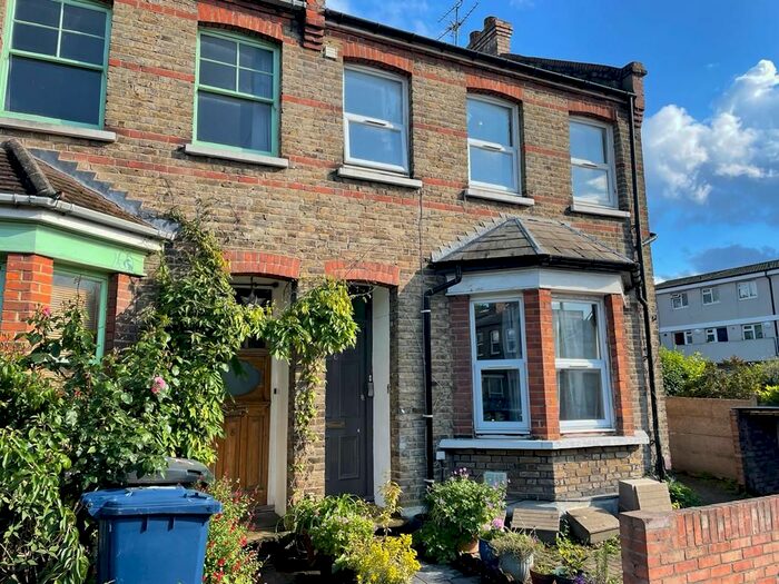 1 Bedroom Flat To Rent In Nant Road, London, NW2