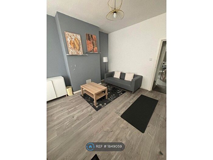 3 Bedroom Semi-Detached House To Rent In Wimbourne Road, Nottingham, NG7