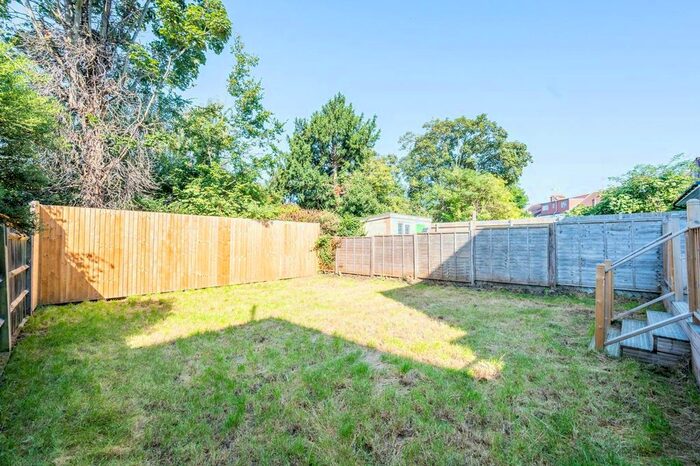 6 Bedroom Property To Rent In Blairderry Road, Streatham Hill, London, SW2