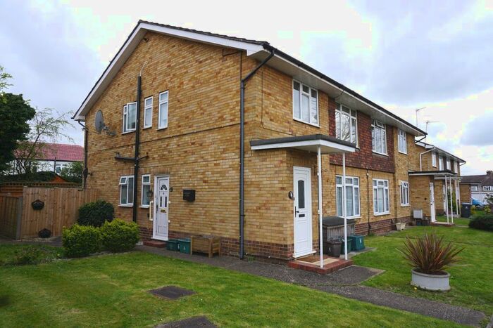 2 Bedroom Maisonette To Rent In Headley Close, West Ewell, KT19