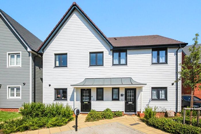2 Bedroom Semi-Detached House For Sale In Rye Way, Wokingham, RG40