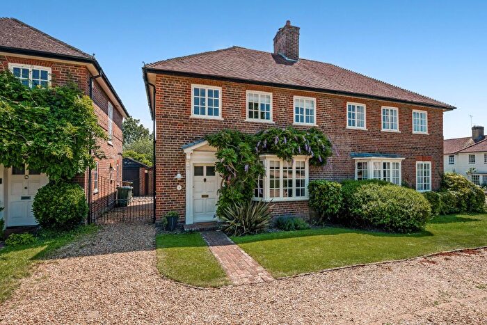 3 Bedroom Semi-Detached House For Sale In Bassett Green, Southampton, SO16