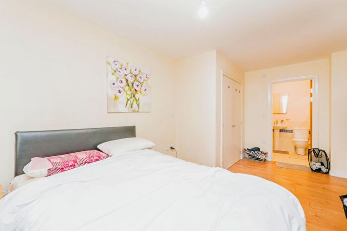 2 Bedroom Flat For Sale In Landmark Place, Cardiff, CF10