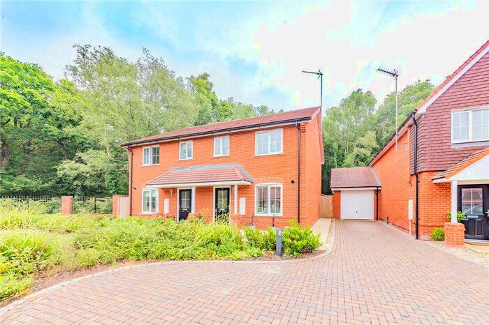 3 Bedroom Semi-Detached House To Rent In Cavesson Close, GU52