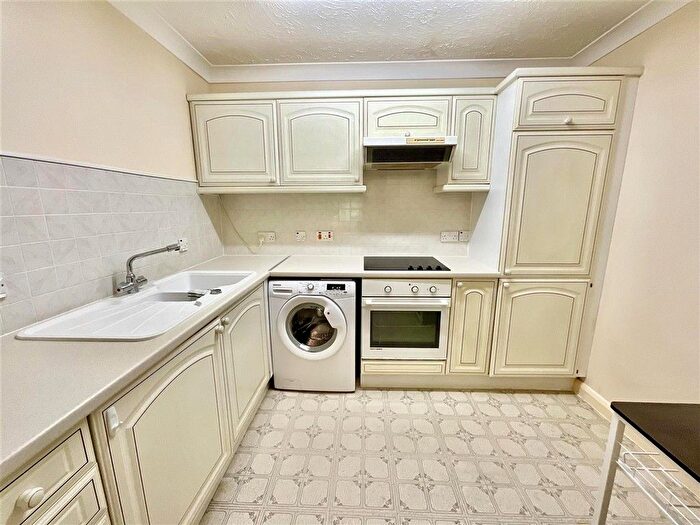 1 Bedroom Flat For Sale In Reigate Hill, Reigate, Surrey, RH2