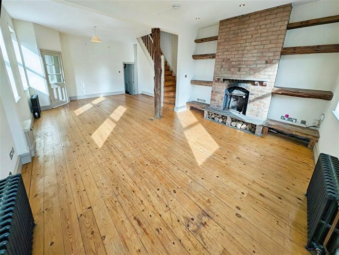 2 Bedroom Flat To Rent In Haydn Road, Sherwood, Nottingham, NG5