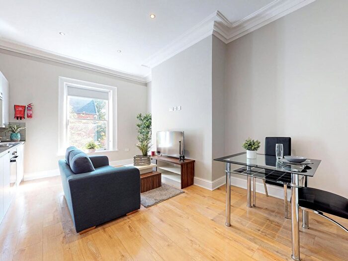 1 Bedroom Flat To Rent In Apt, Springfield Mount #, LS2