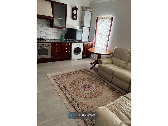 2 Bedroom Maisonette To Rent In Brighton Road, South Croydon, CR2