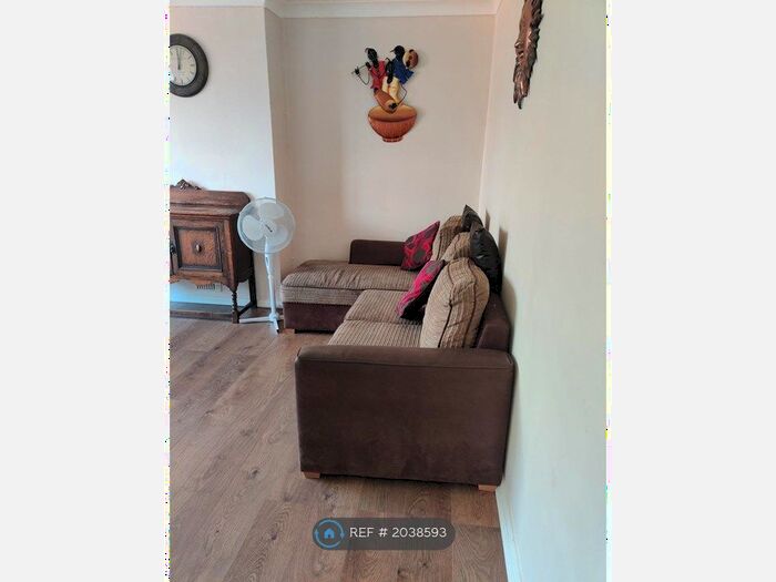 4 Bedroom Flat To Rent In Brooke Avenue, Harrow, HA2