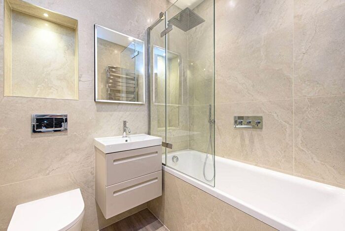 3 Bedroom Flat To Rent In Finchley Road, Golders Green, London, NW11