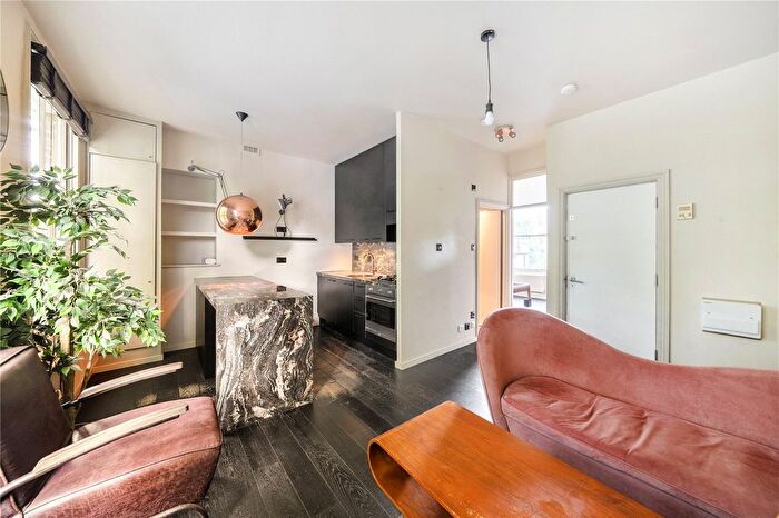 1 Bedroom Flat For Sale In Highbury Hill, London, N5