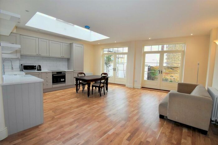 2 Bedroom Flat To Rent In Gf, Charlton Road, Charlton, SE7