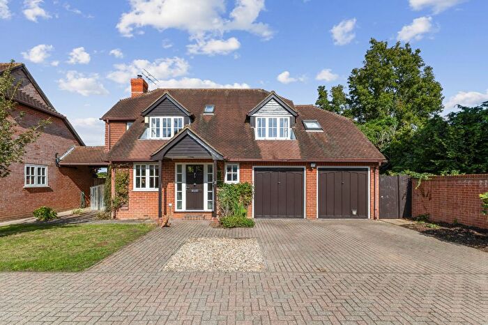 4 Bedroom Detached House To Rent In Hannams Farm Close, Crondall, Farnham, Hampshire, GU10